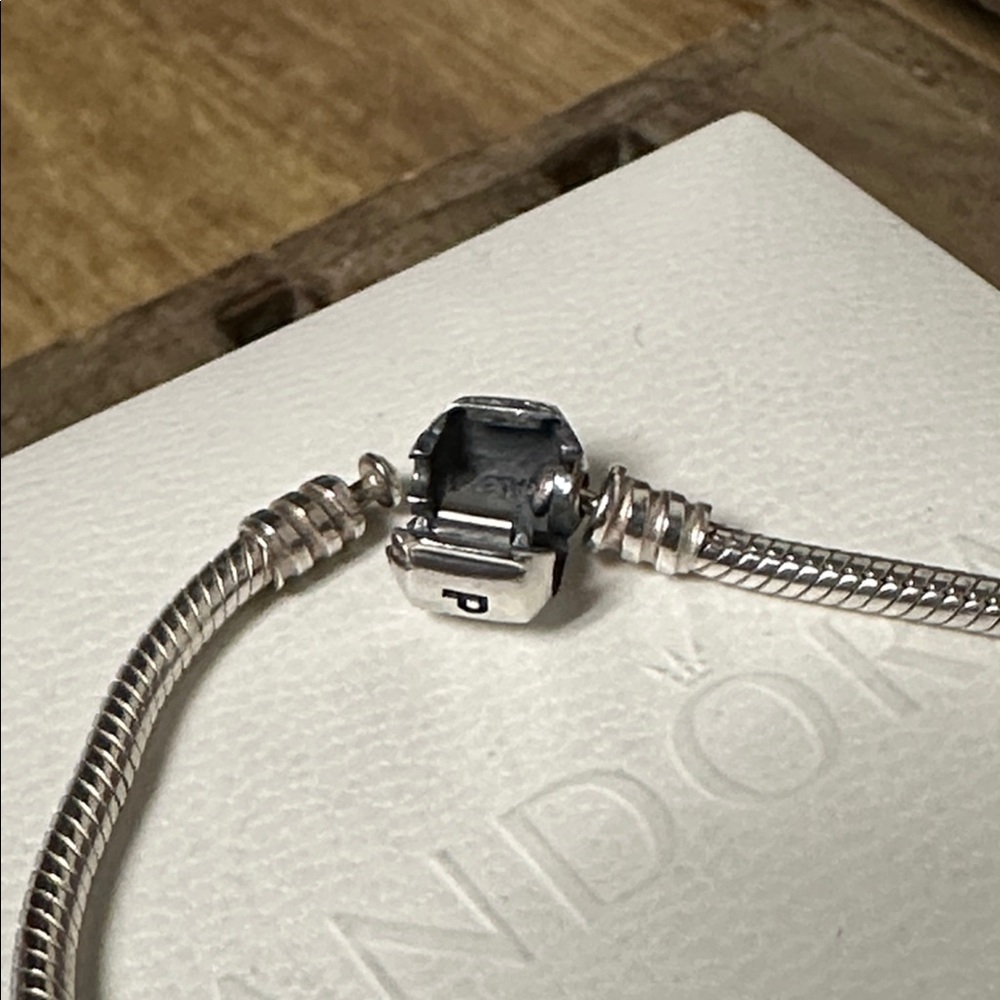 Pandora great shape sterling silver signature barrel clasp s925 charm bracelet - Picture 5 of 5
